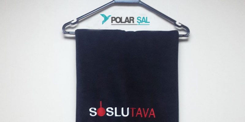 siyah polar şal